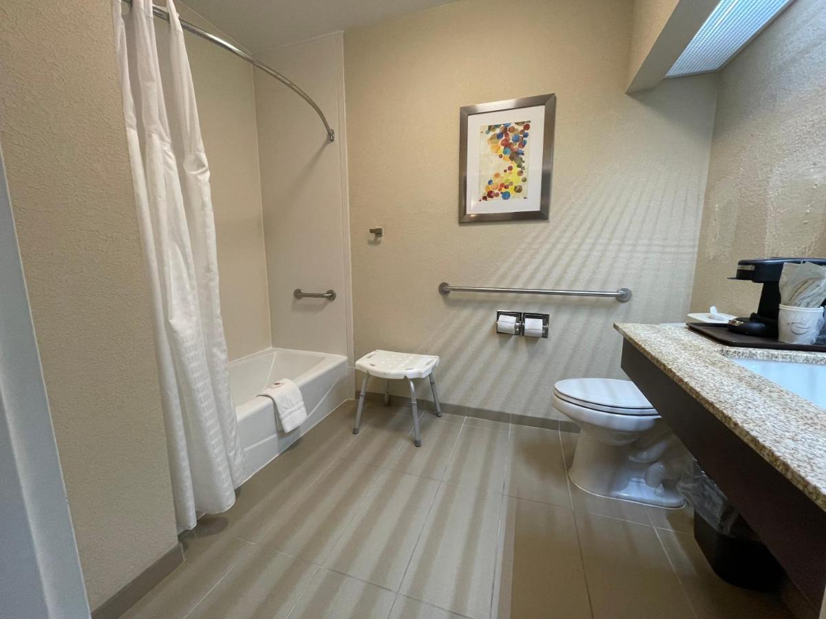 Queen Room - Accessible/Nonsmoking at Comfort Inn Pinehurst - Southern Pines