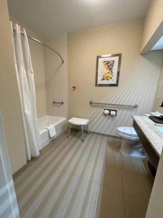 Queen Room - Accessible/Nonsmoking at Comfort Inn Pinehurst - Southern Pines