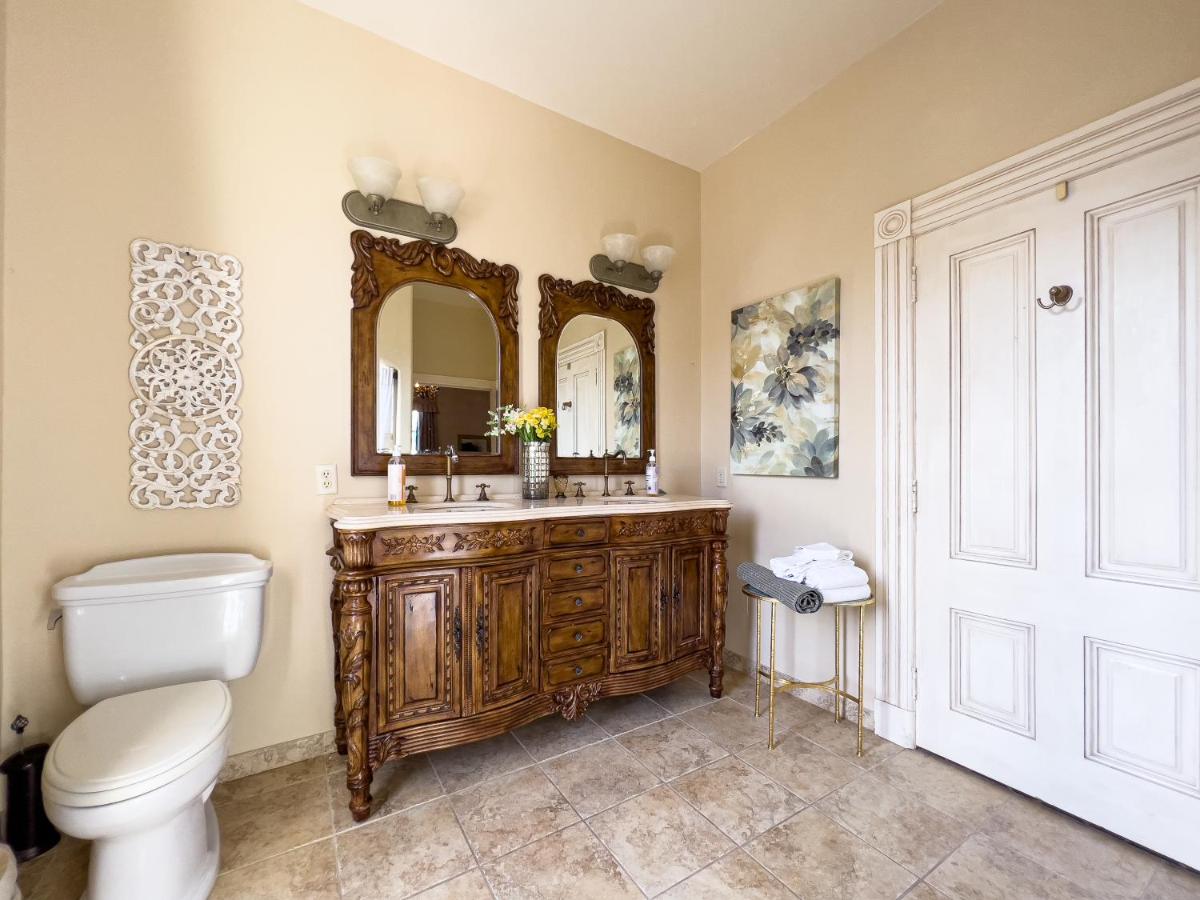 | Chateau Coralini