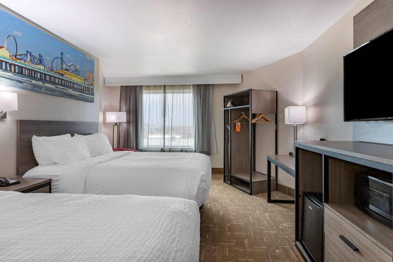 Queen Room with Two Queen Beds - Accessible/Non Smoking at Clarion Pointe Galveston Seawall