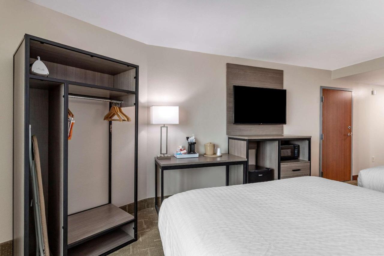 Queen Room with Two Queen Beds - Accessible/Non Smoking at Clarion Pointe Galveston Seawall