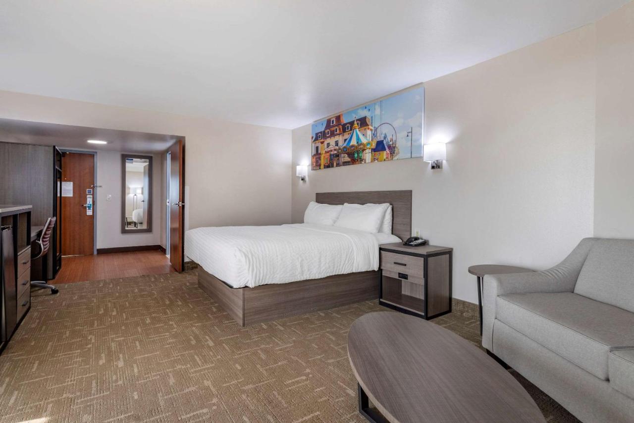 Accessible King Suite with Sofa Bed - Non Smoking at Clarion Pointe Galveston Seawall