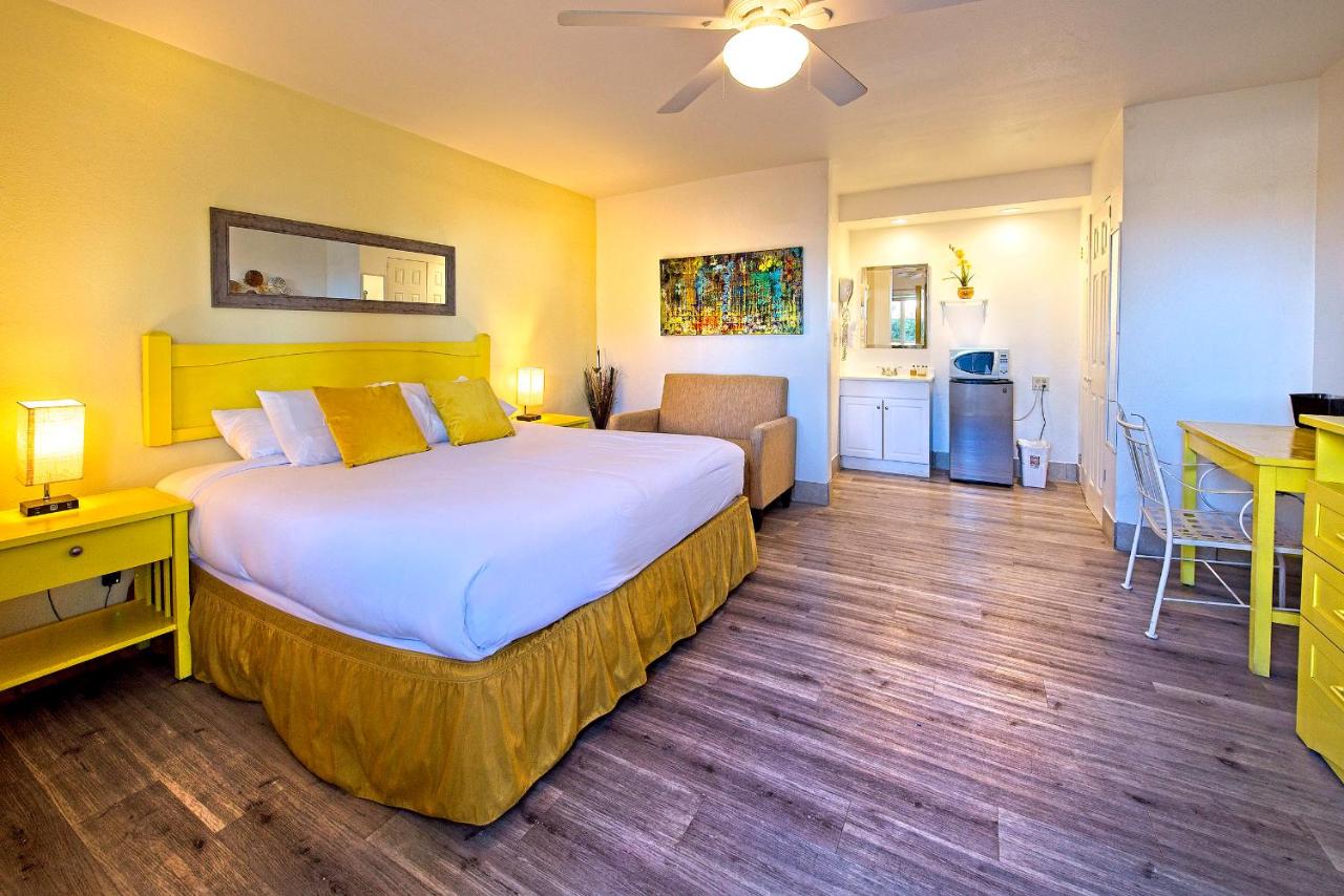 | Inn at Palm Springs