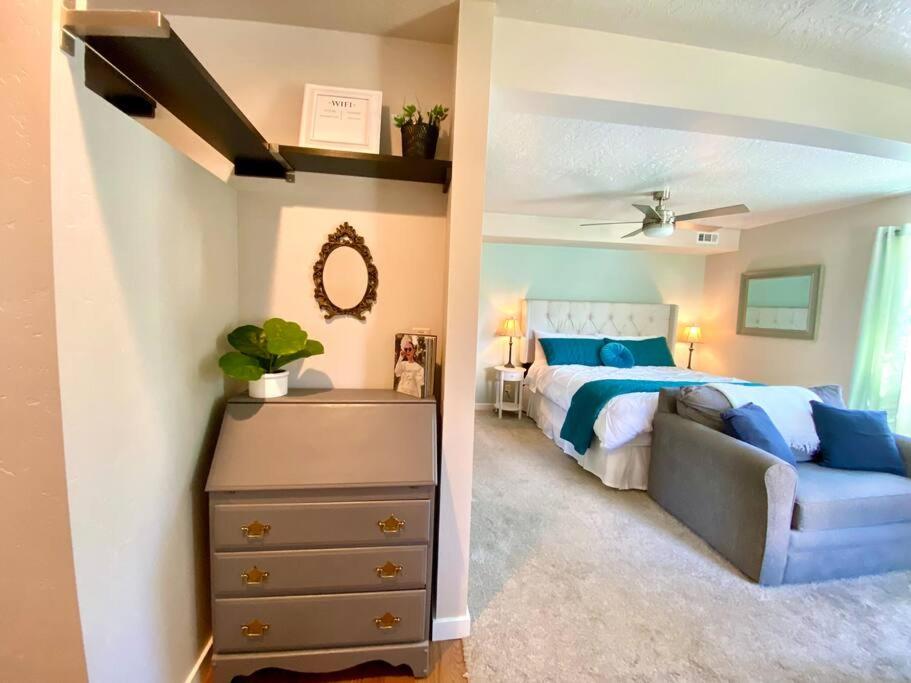  | Backstage Suites