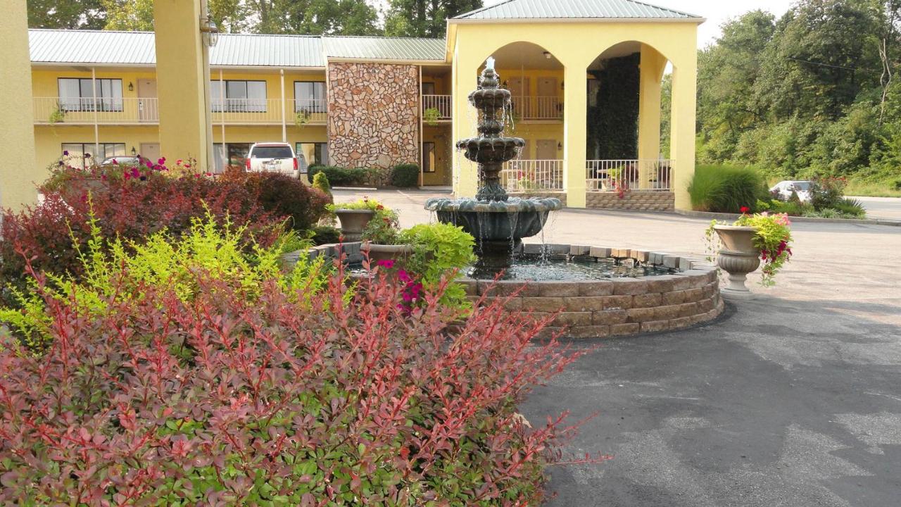 | Golden Manor Inn & Suites