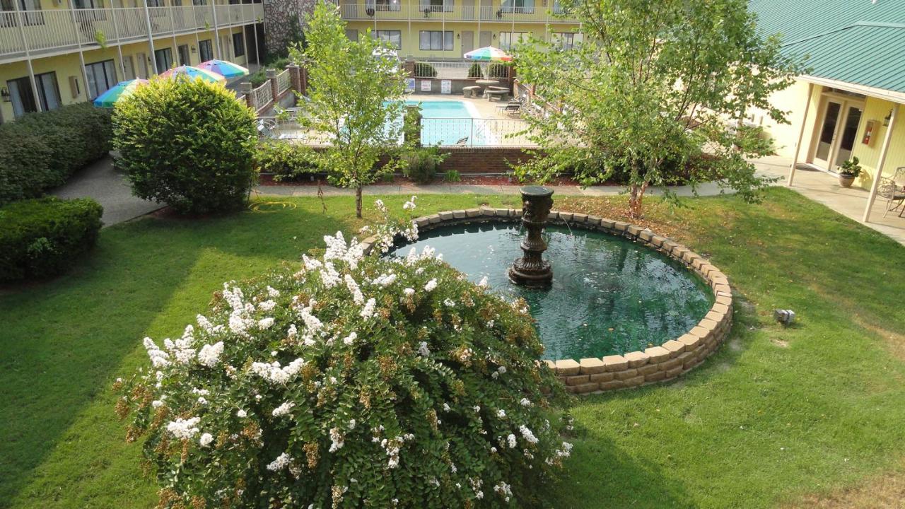 | Golden Manor Inn & Suites