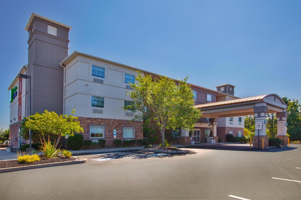  | Holiday Inn Express Absecon-Atlantic City Area, an IHG Hotel
