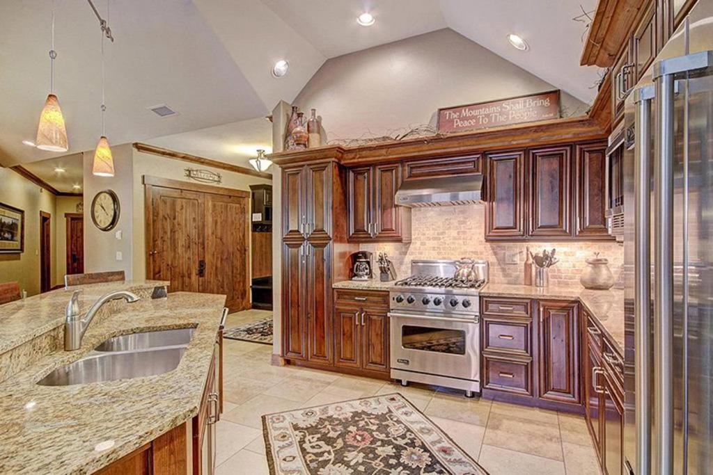 | Crystal Peak Penthouse