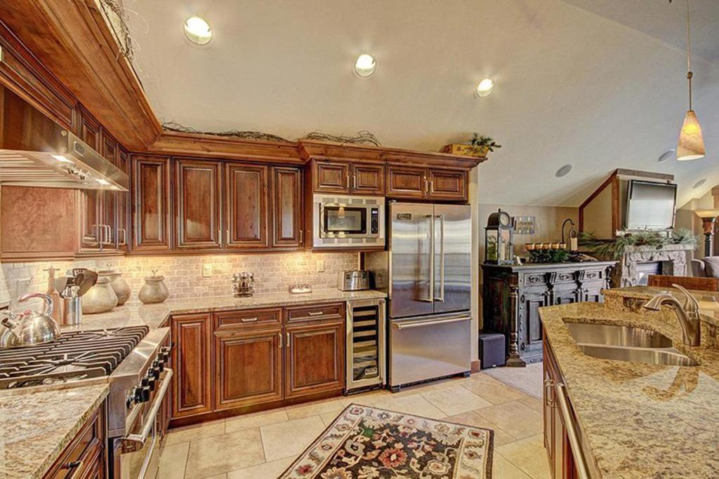 | Crystal Peak Penthouse
