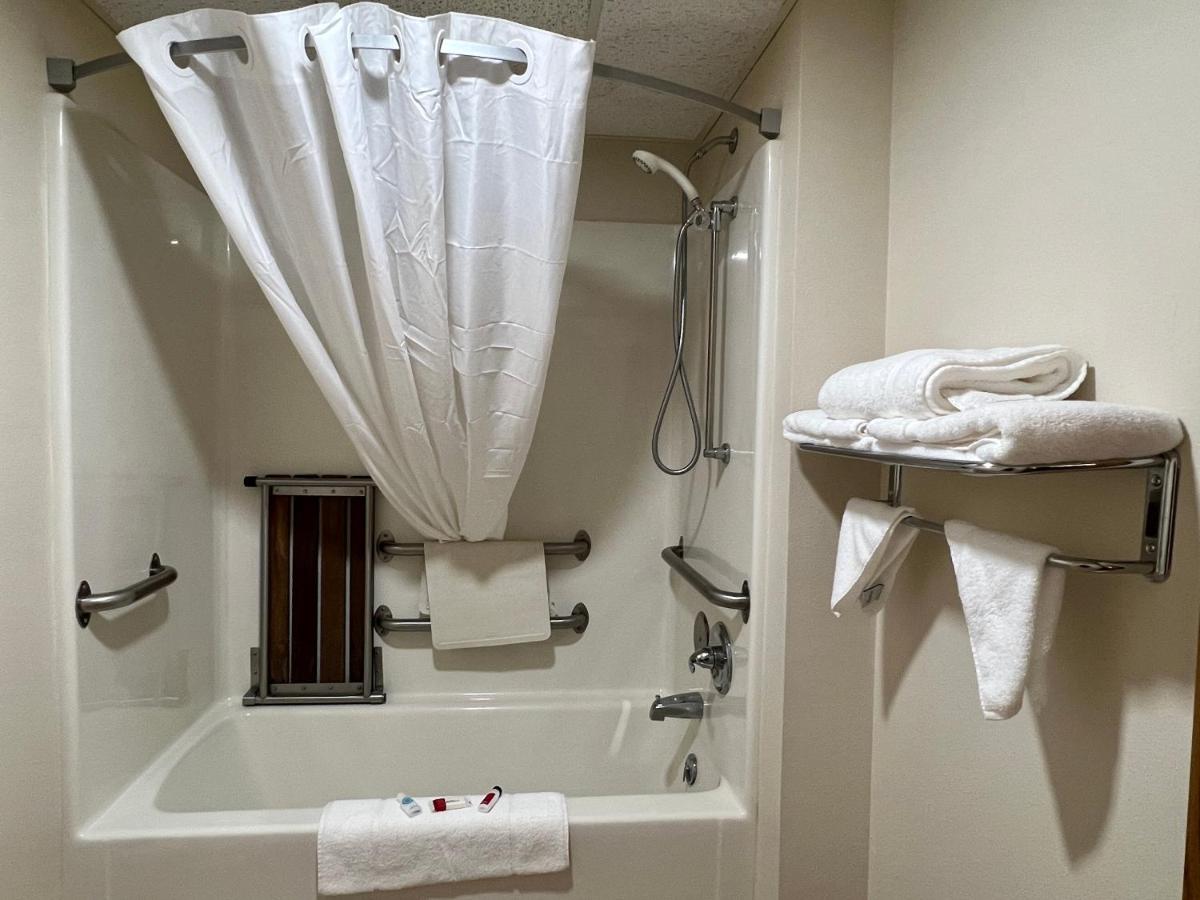 Superior Queen Room - Disability Access- Non-Smoking at Reston Inn & Suites