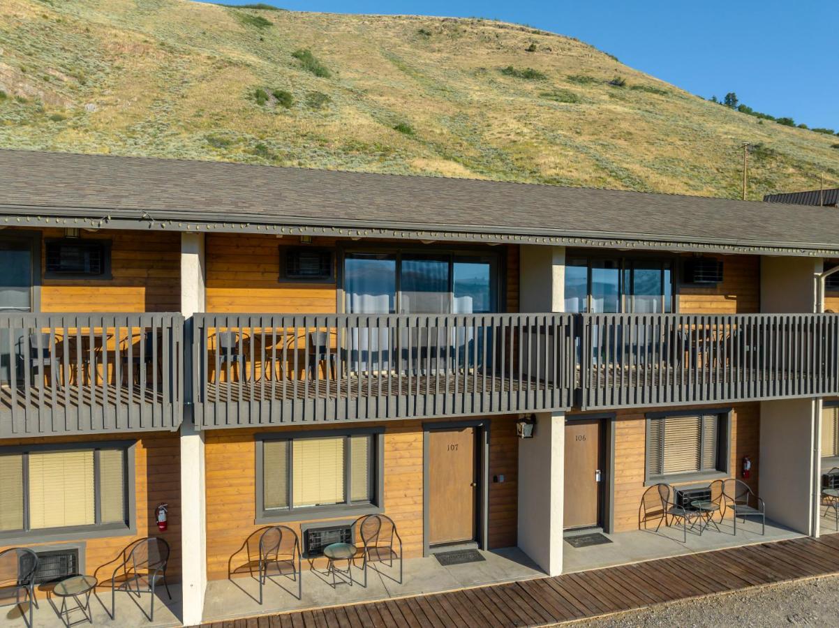  | Elk Refuge Inn