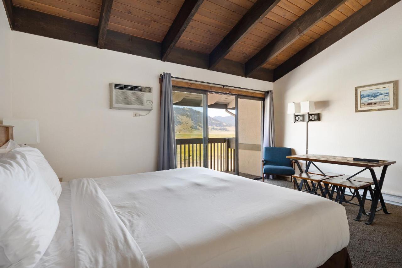  | Elk Refuge Inn