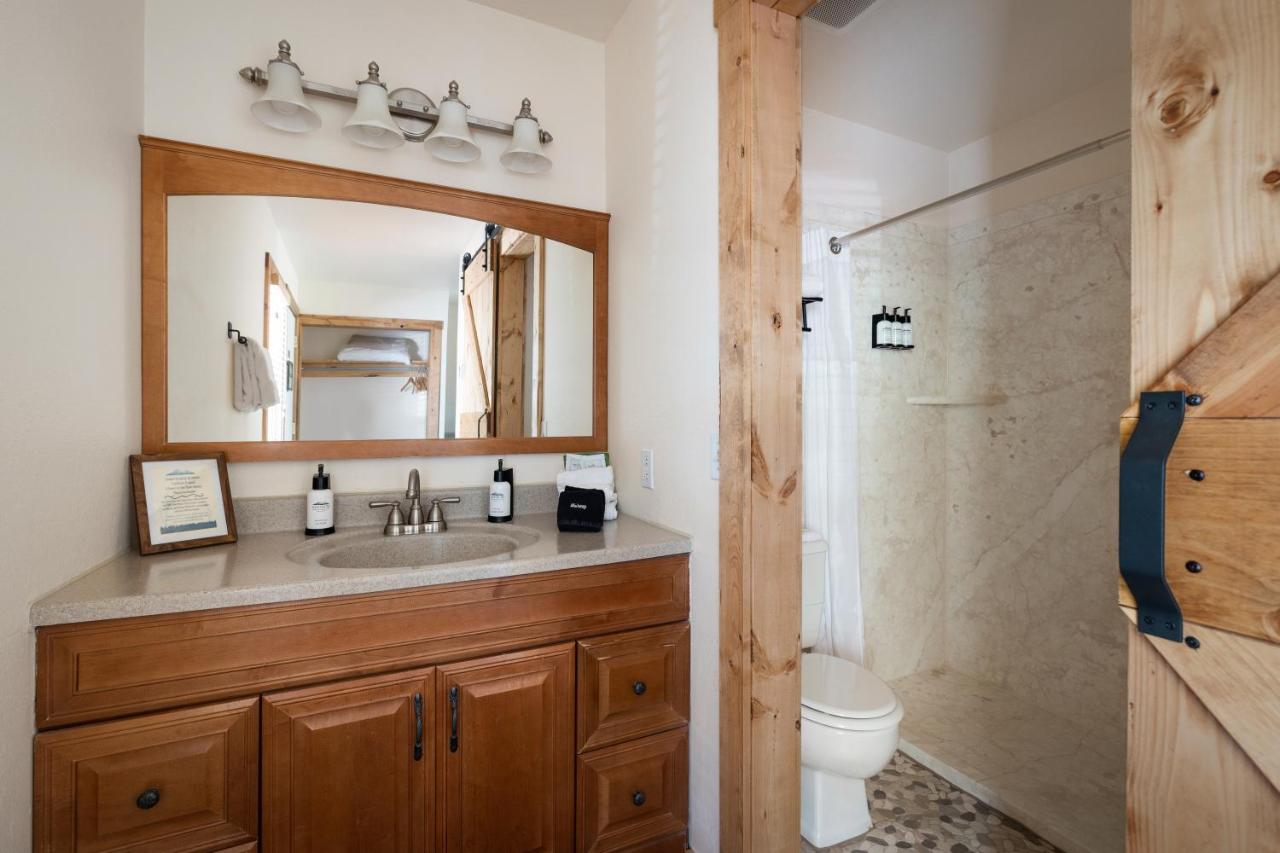  | Elk Refuge Inn