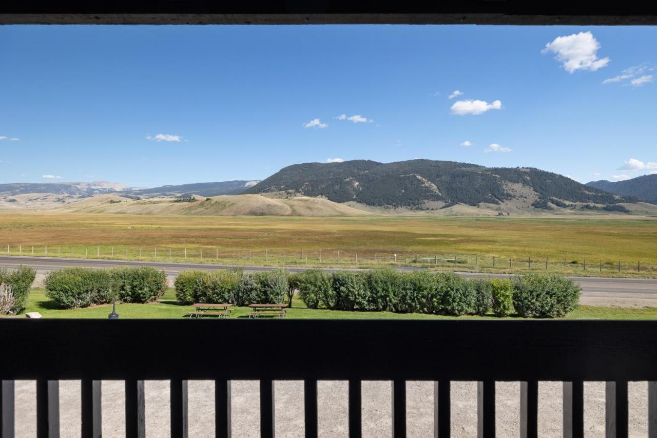  | Elk Refuge Inn