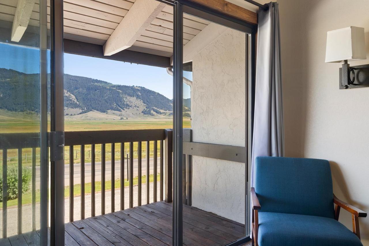  | Elk Refuge Inn