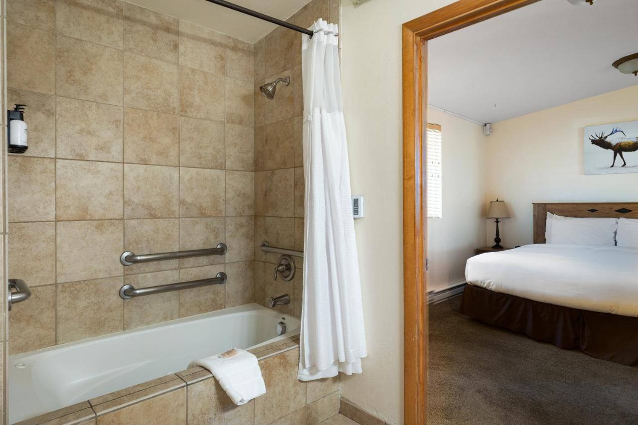  | Elk Refuge Inn