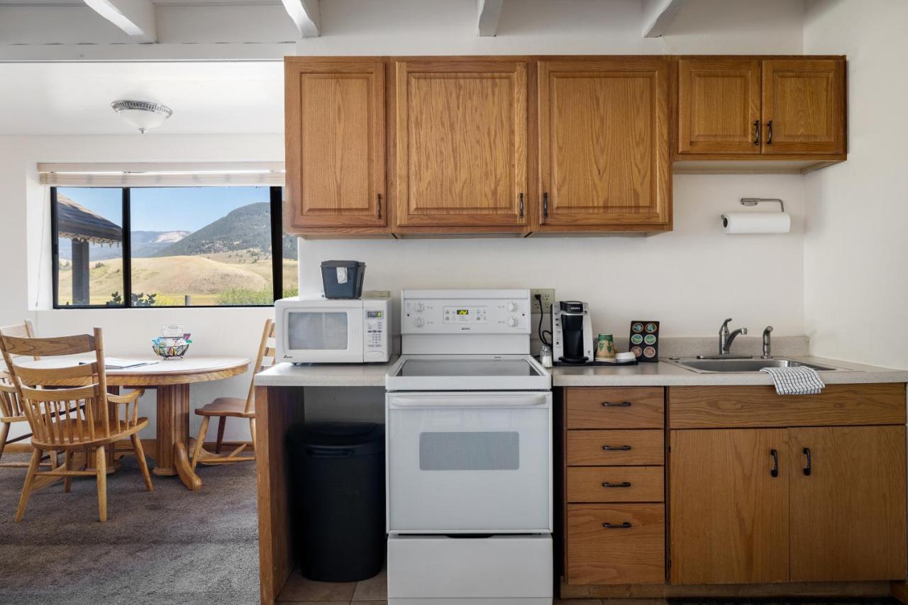  | Elk Refuge Inn
