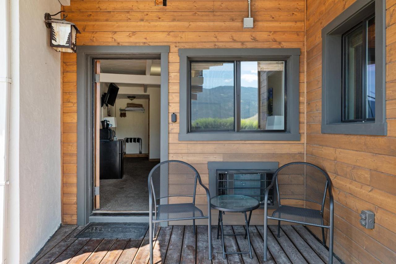  | Elk Refuge Inn