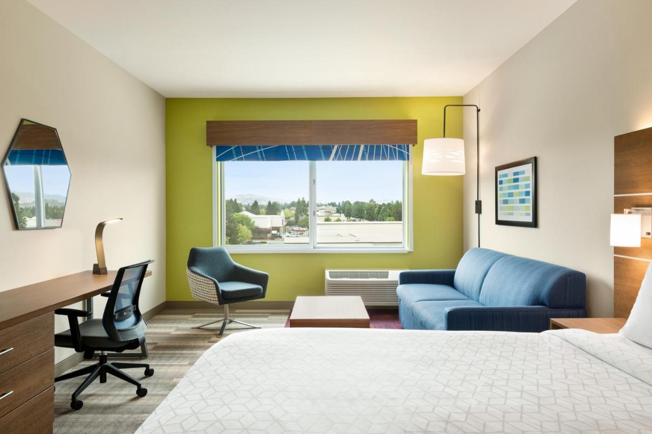 | Holiday Inn Express & Suites - Ukiah, an IHG Hotel