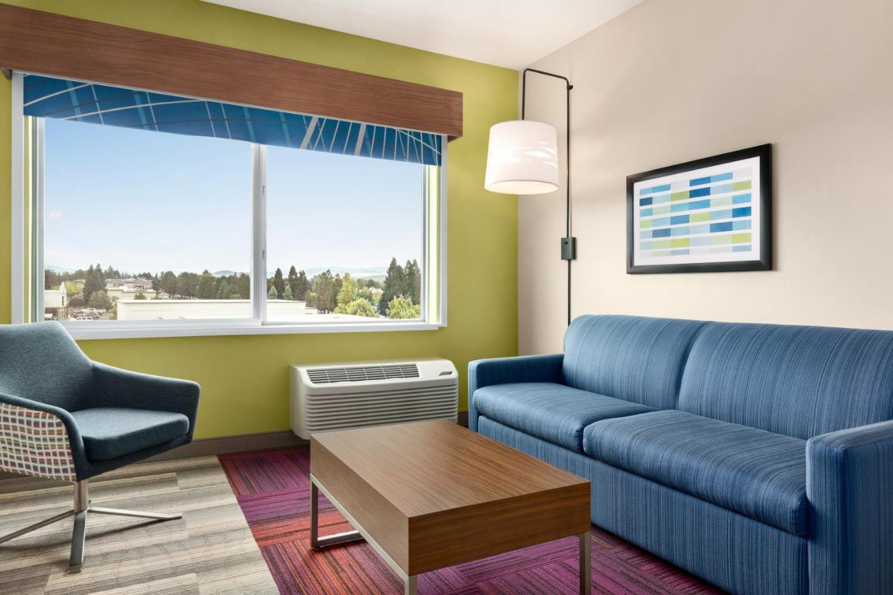 | Holiday Inn Express & Suites - Ukiah, an IHG Hotel