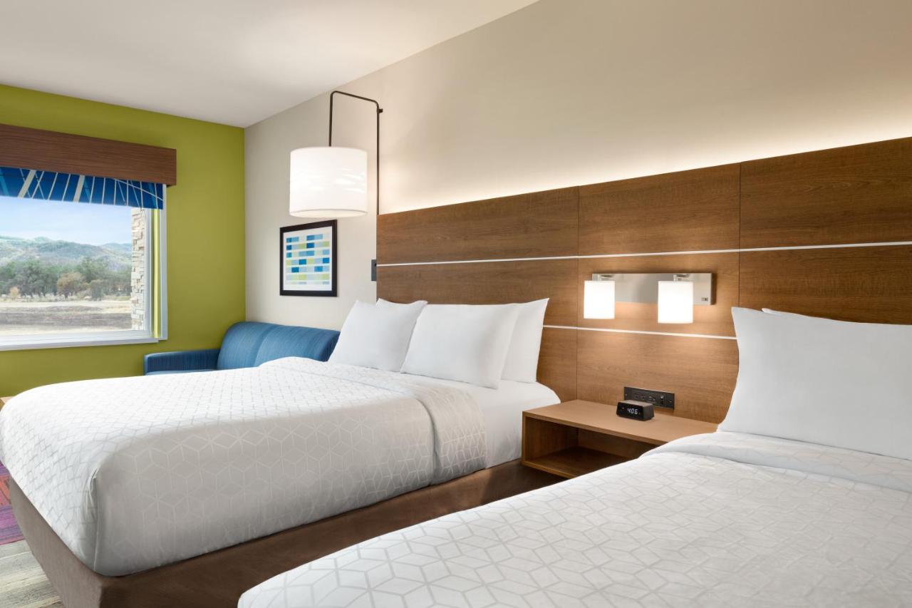 | Holiday Inn Express & Suites - Ukiah, an IHG Hotel