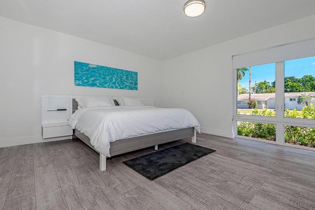 | Miami Luxury House Lake Side Pool & Spa