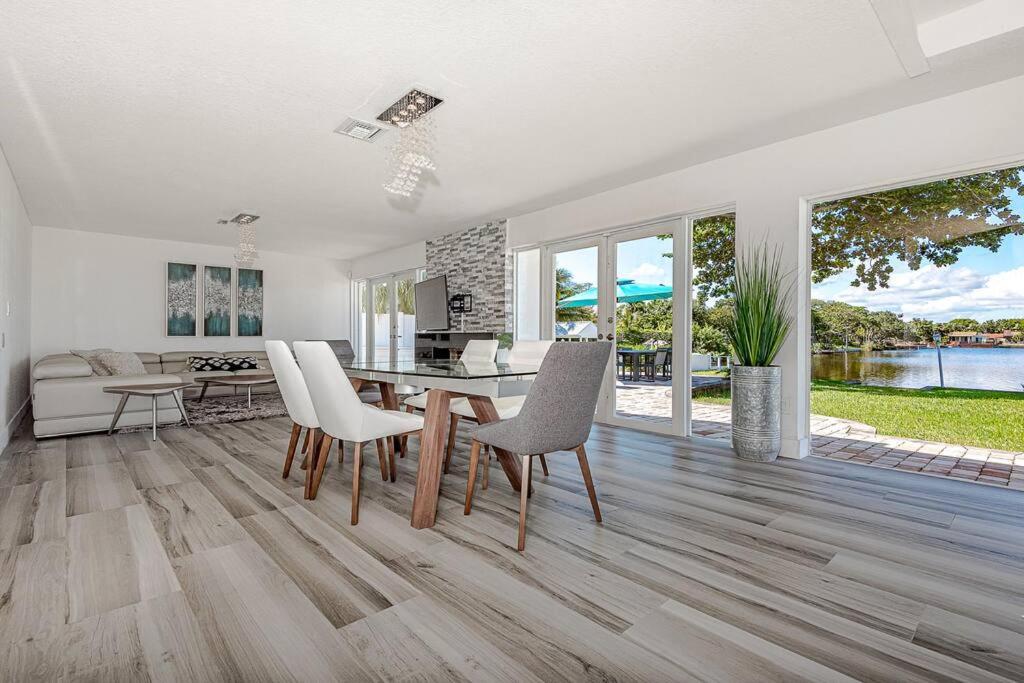 | Miami Luxury House Lake Side Pool & Spa