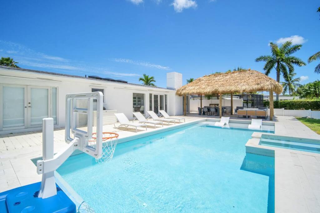 | Miami Luxury House Lake Side Pool & Spa