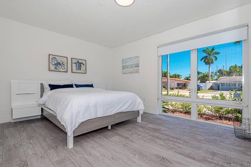 | Miami Luxury House Lake Side Pool & Spa
