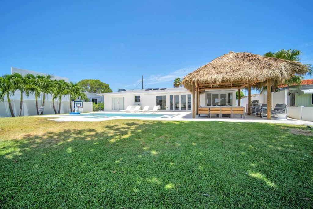 | Miami Luxury House Lake Side Pool & Spa