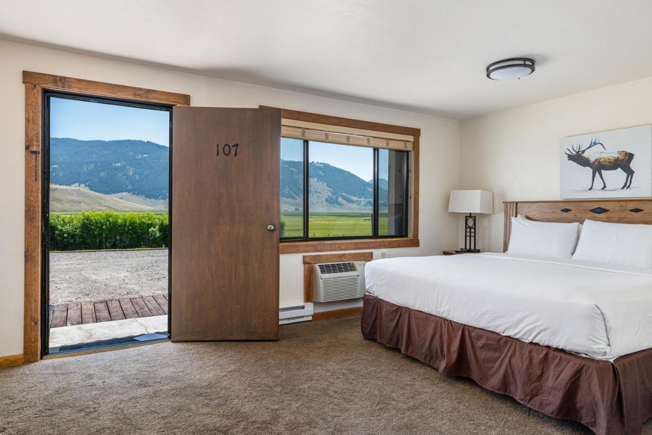  | Elk Refuge Inn