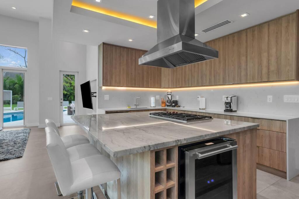 | Ultimate Miami Luxury Vacation Mansion