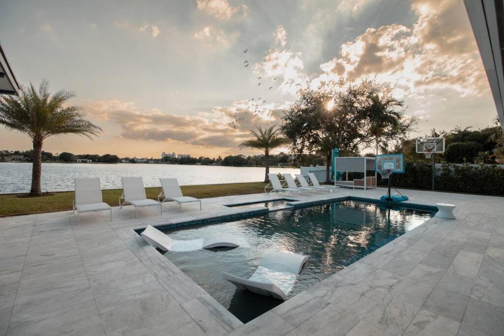 | Luxurious Miami Water Front Villa