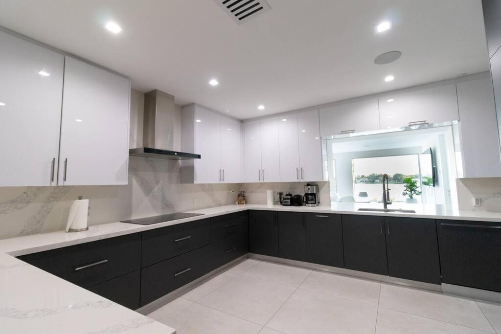 | Luxurious Miami Water Front Villa