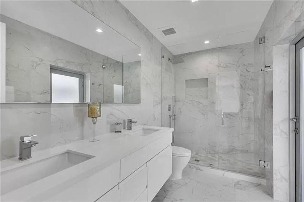 | Luxurious Miami Water Front Villa