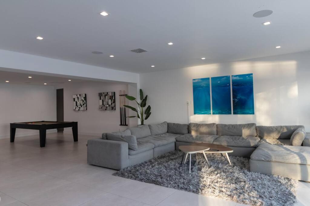 | Luxurious Miami Water Front Villa