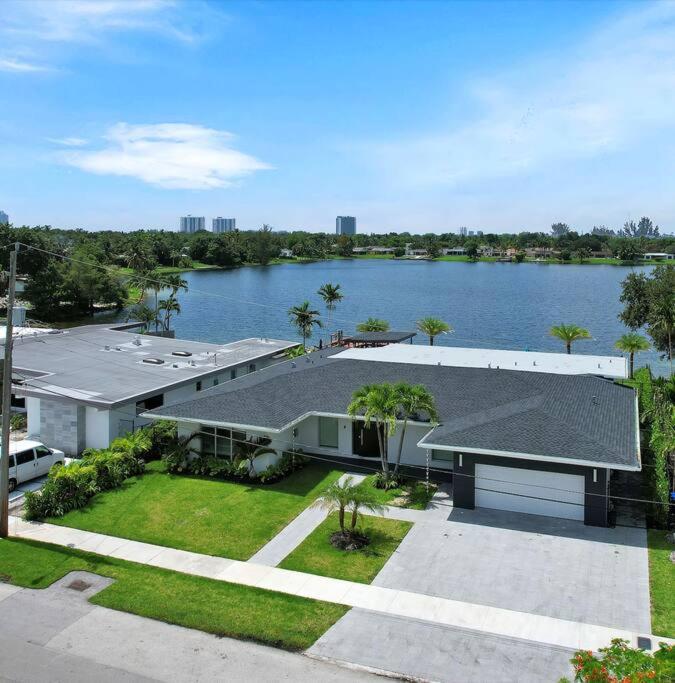 | Luxurious Miami Water Front Villa