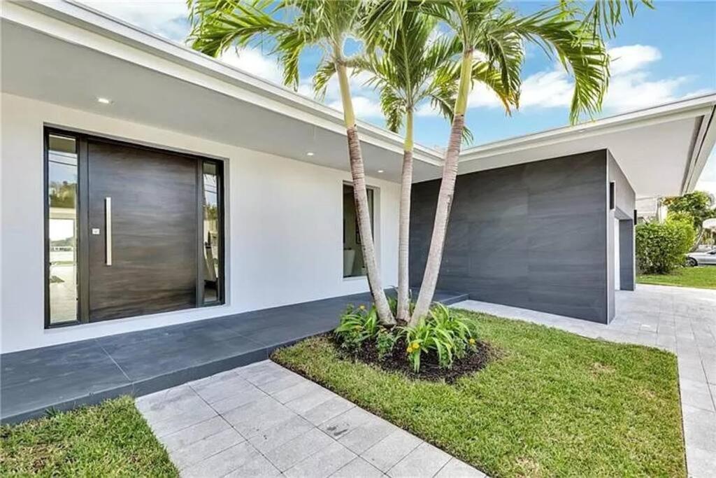 | Luxurious Miami Water Front Villa