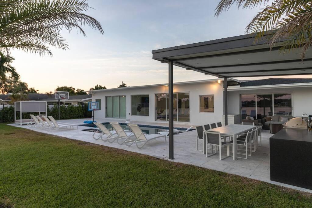 | Luxurious Miami Water Front Villa