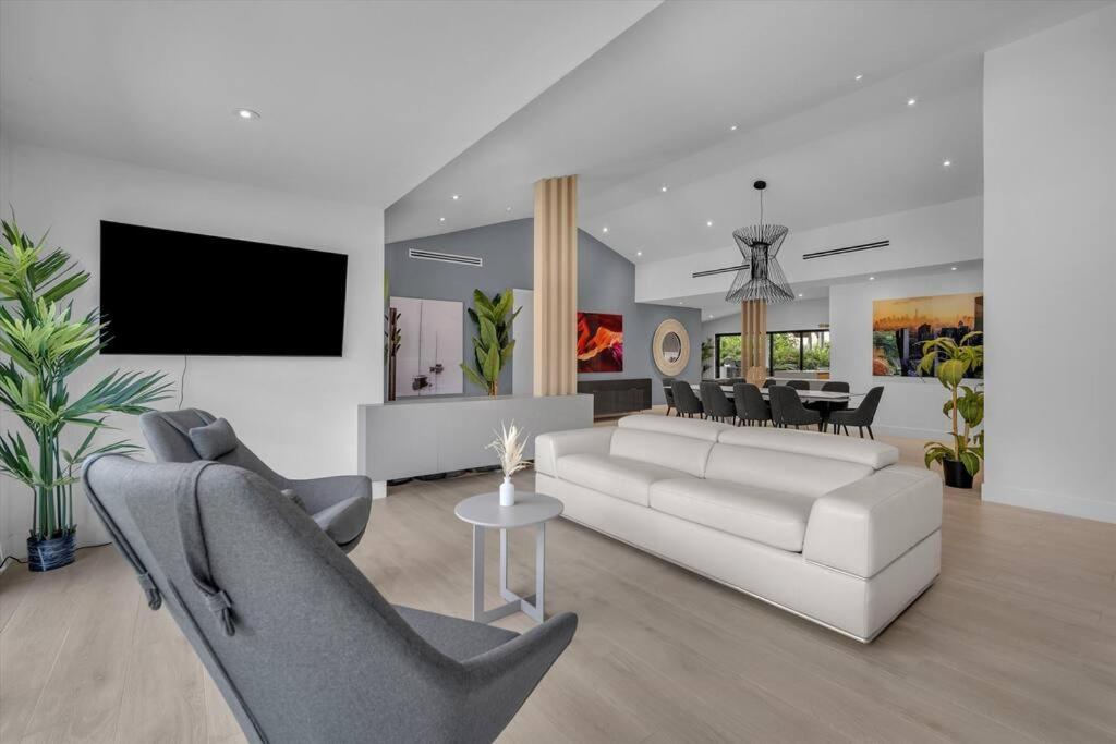 | Breathtaking Miami 5BR/3BA Villa w/ Heated pool!