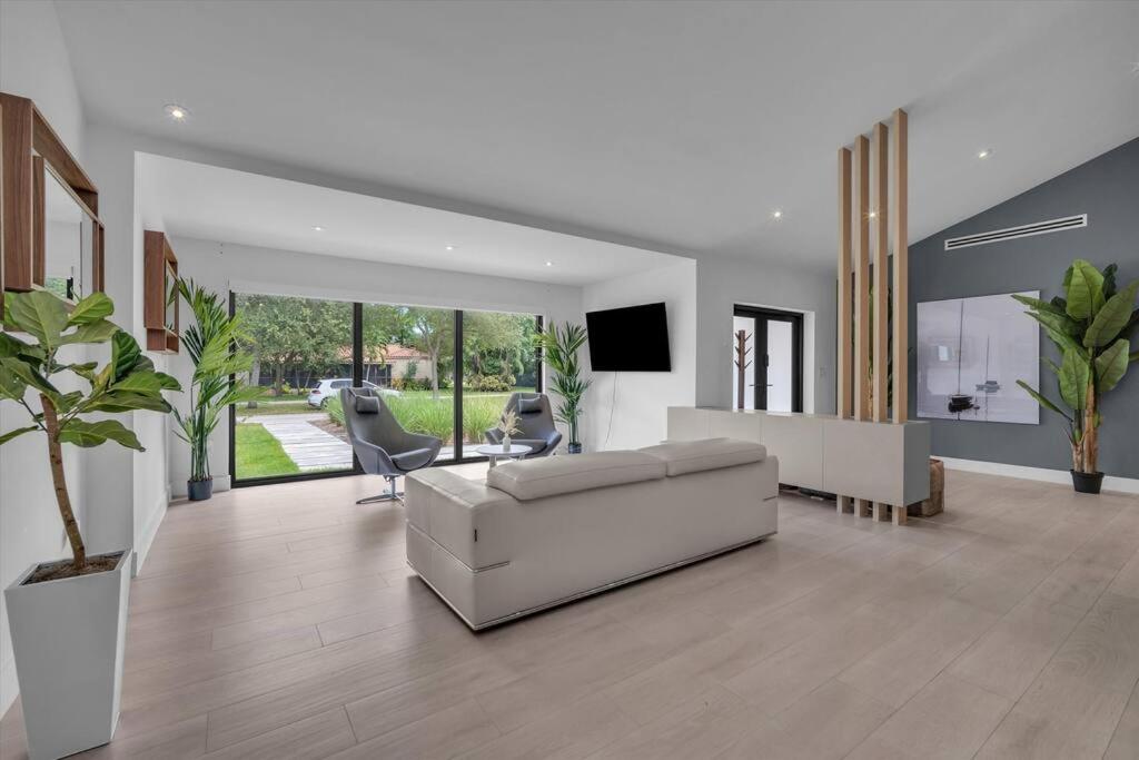 | Breathtaking Miami 5BR/3BA Villa w/ Heated pool!