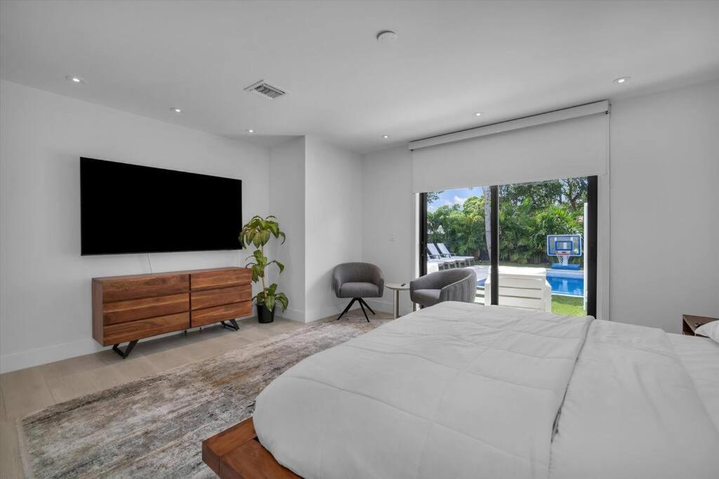 | Breathtaking Miami 5BR/3BA Villa w/ Heated pool!