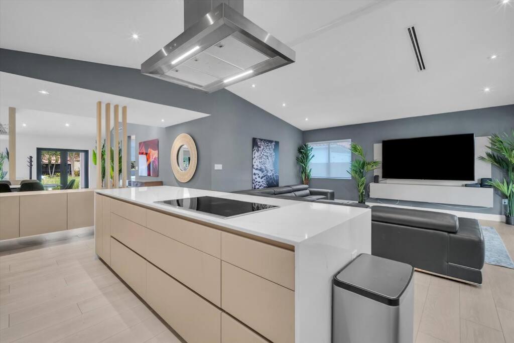  | Breathtaking Miami 5BR/3BA Villa w/ Heated pool!