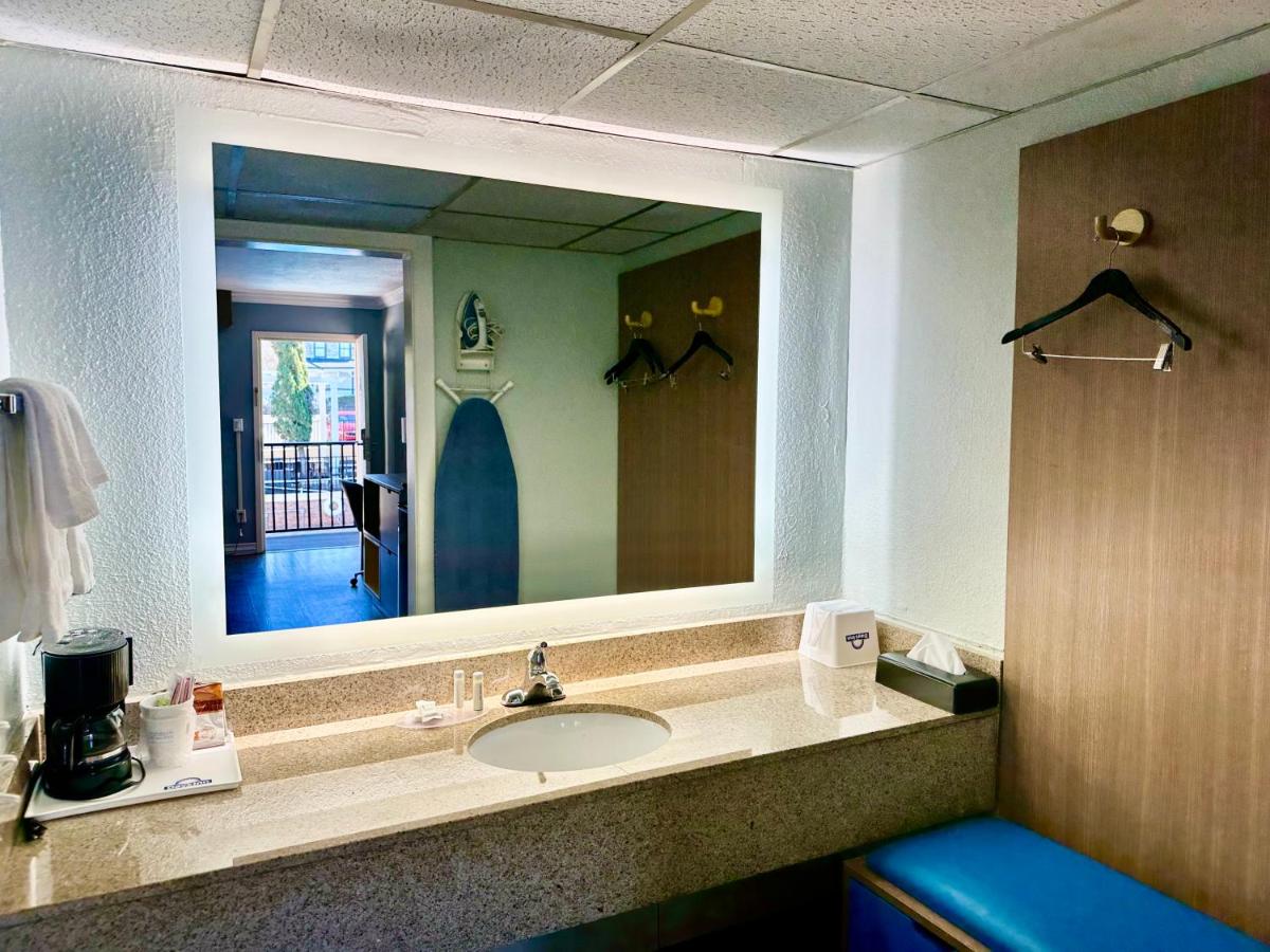 Double Room with Two Double Beds - Smoking at Days Inn by Wyndham Pensacola - Historic Downtown