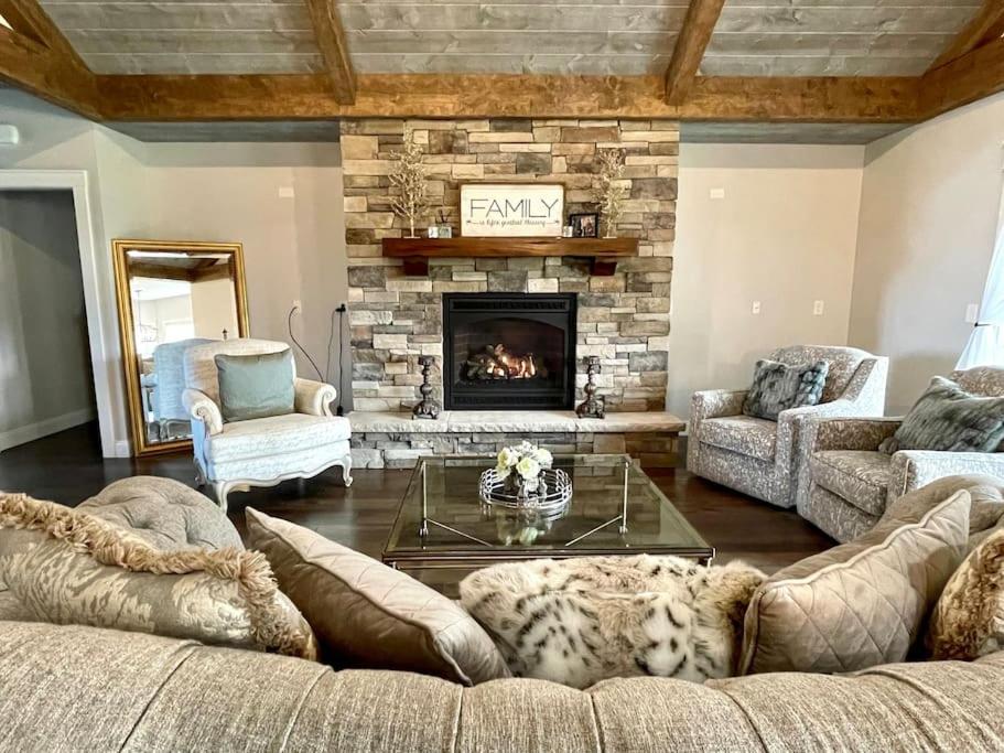 | Cheerful and stylish home with amazing kitchen!