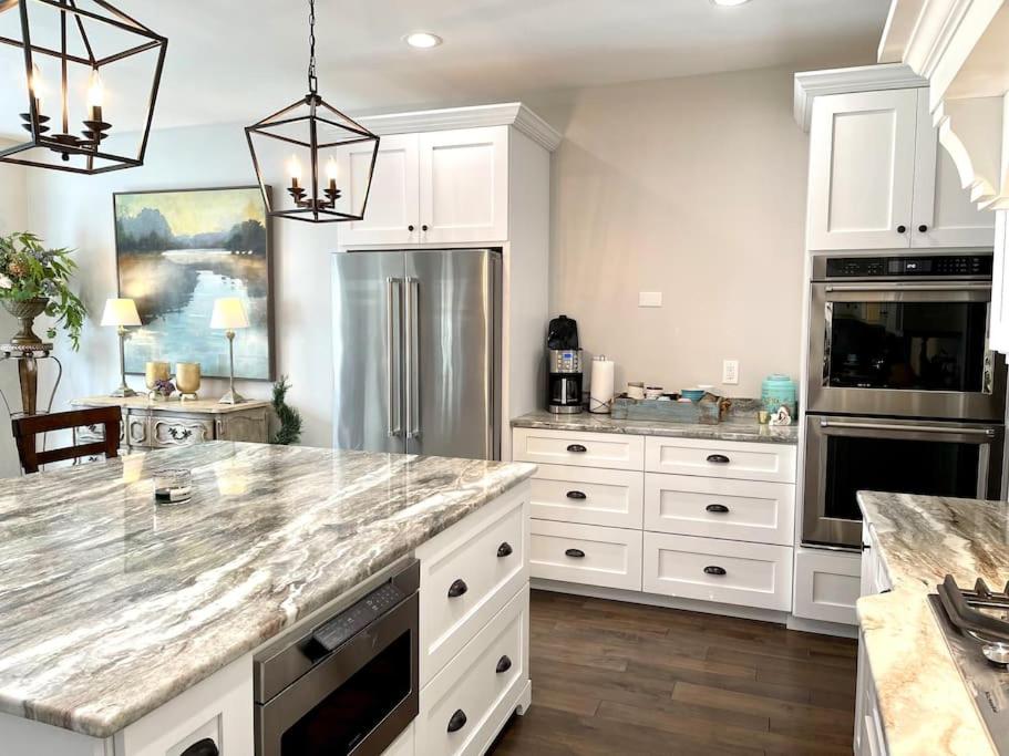 | Cheerful and stylish home with amazing kitchen!
