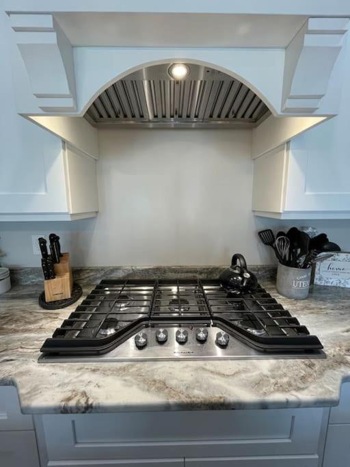 | Cheerful and stylish home with amazing kitchen!