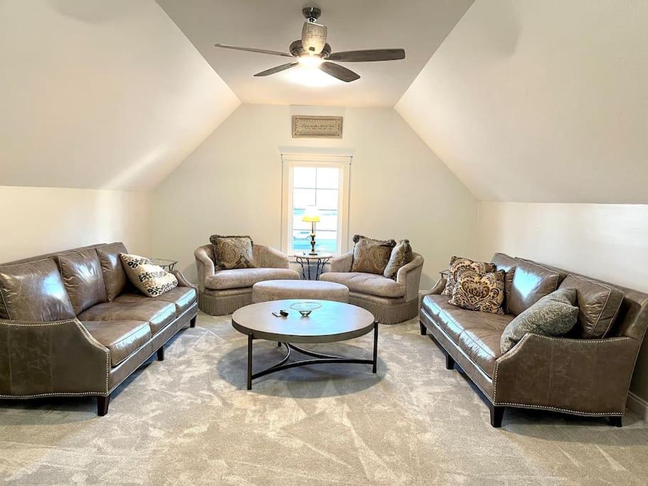 | Cheerful and stylish home with amazing kitchen!