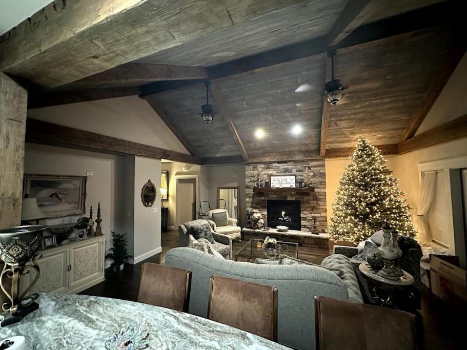 | Cheerful and stylish home with amazing kitchen!