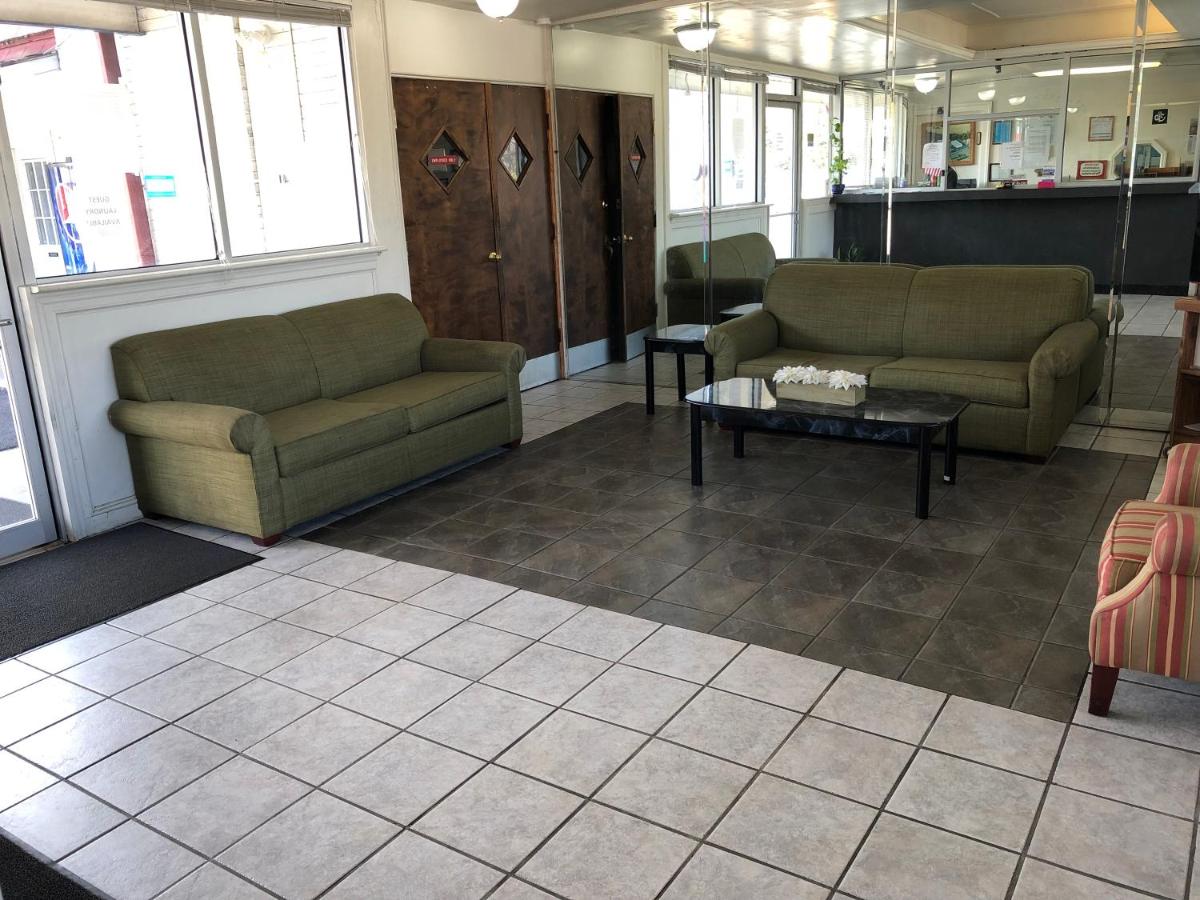 | Flagship Inn